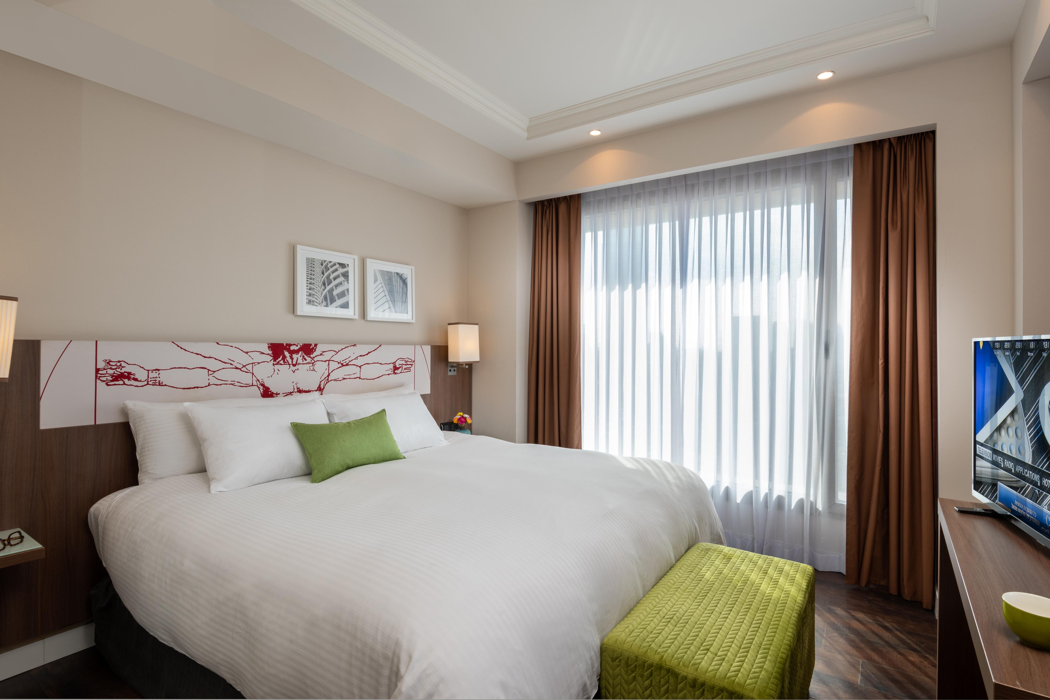 Leonardo City Tower Hotel Tel Aviv Giv'atayim Dış mekan fotoğraf A bedroom at the hotel