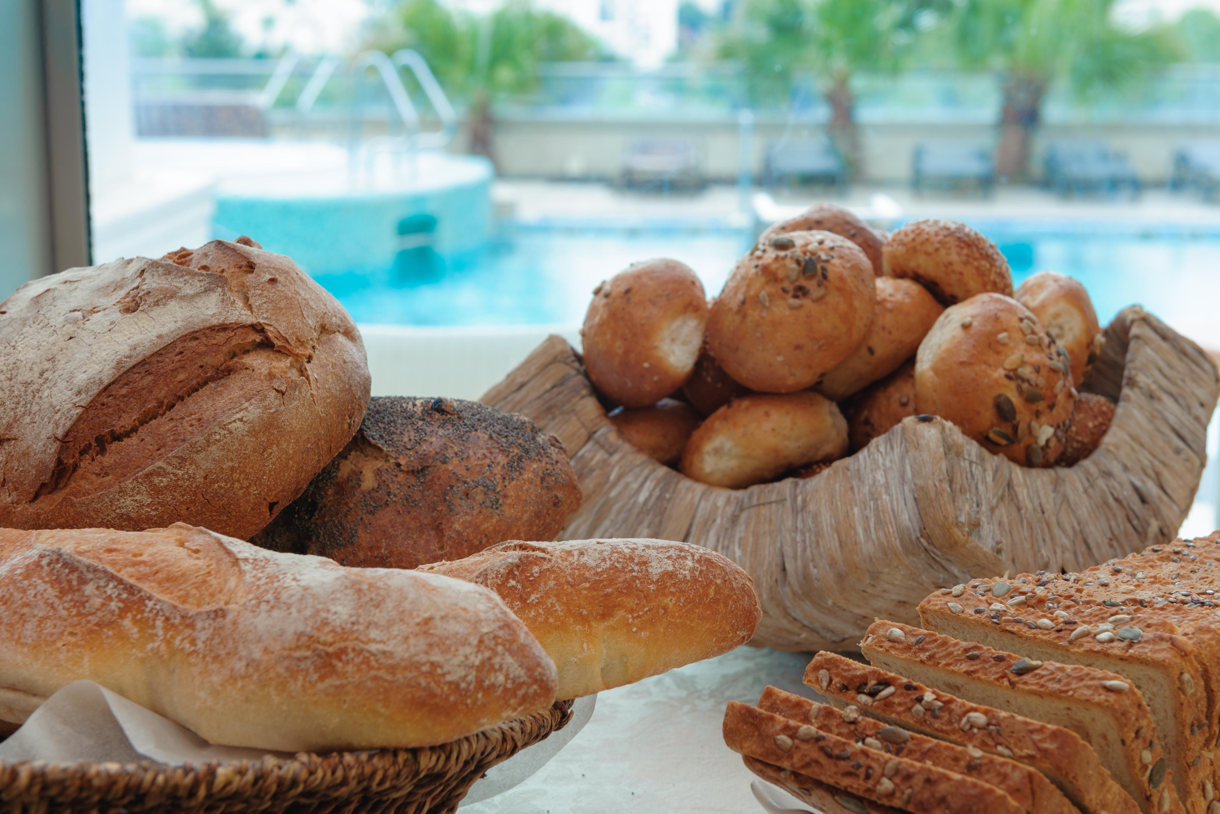 Leonardo City Tower Hotel Tel Aviv Giv'atayim Dış mekan fotoğraf Bread