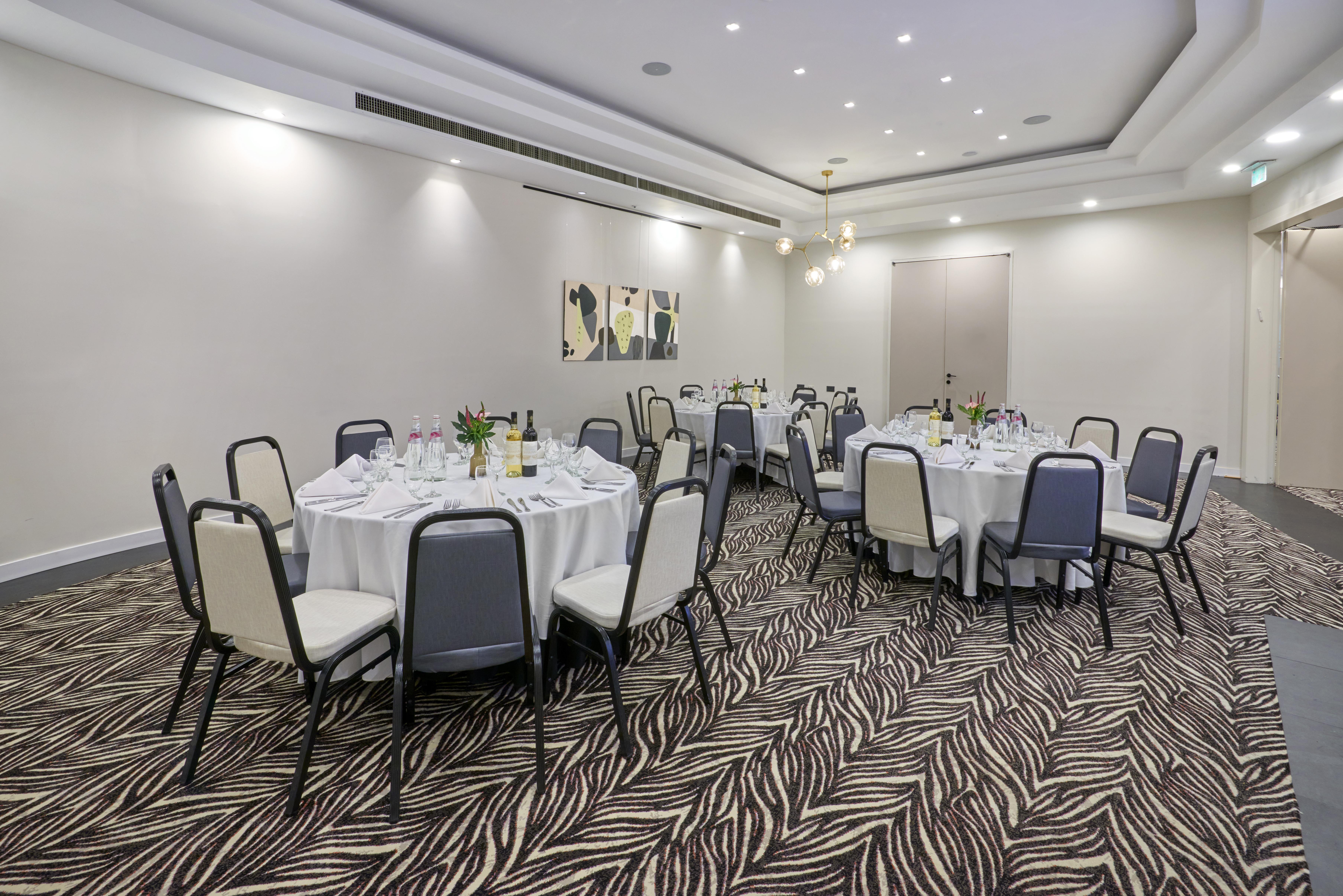 Leonardo City Tower Hotel Tel Aviv Giv'atayim Dış mekan fotoğraf The hotel's meeting room