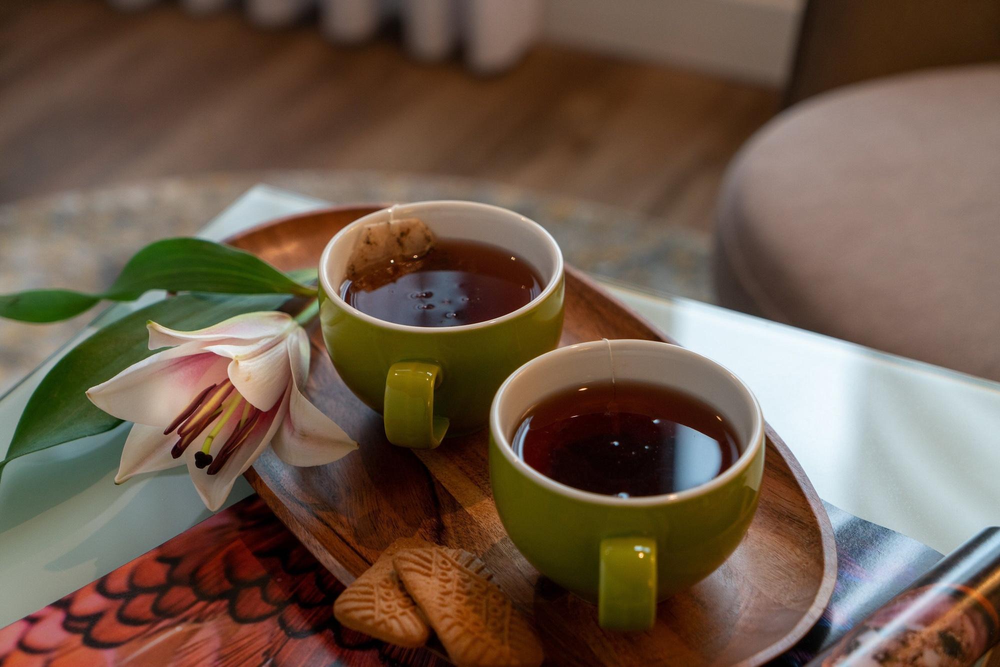 Leonardo City Tower Hotel Tel Aviv Giv'atayim Dış mekan fotoğraf Two cups of tea