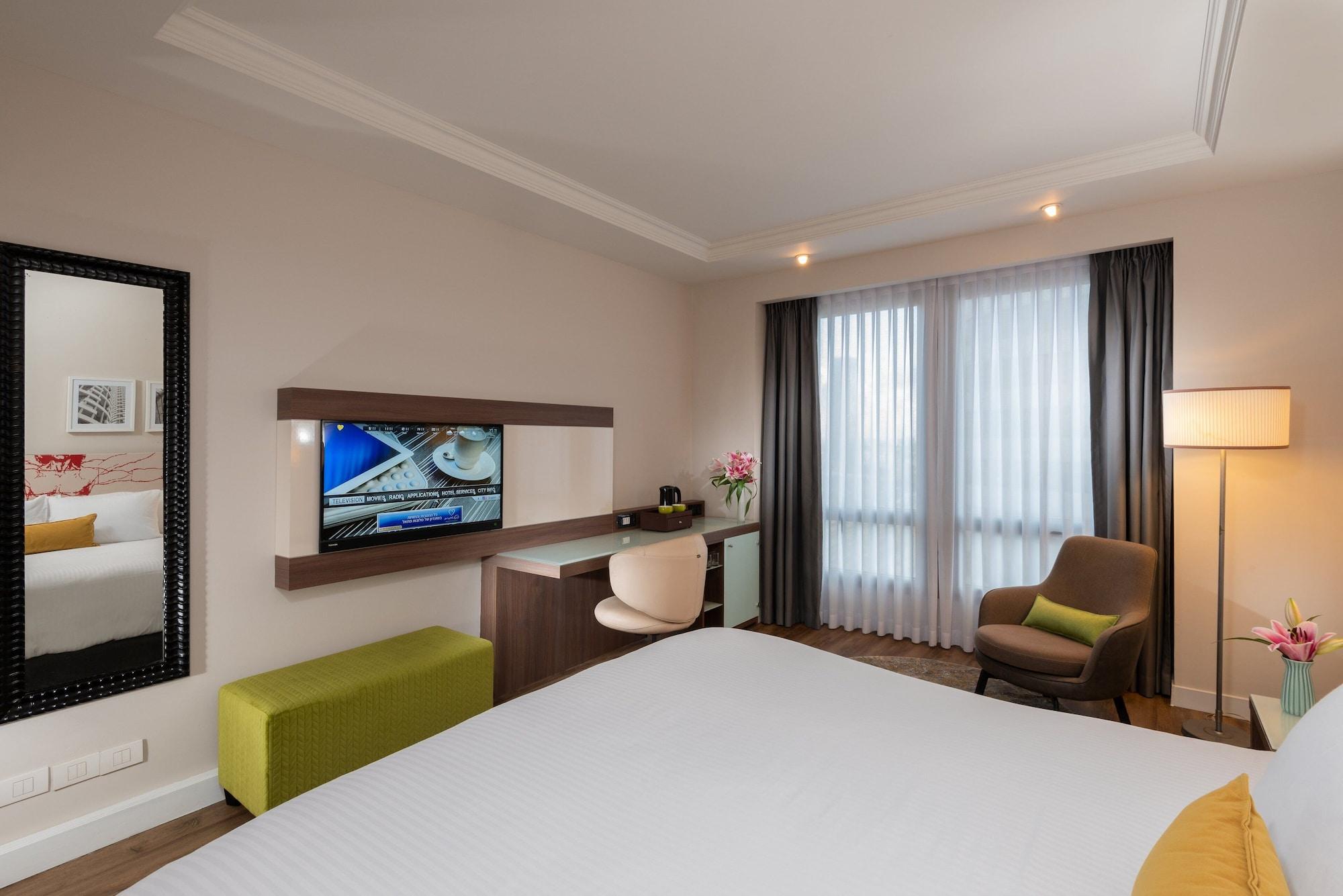 Leonardo City Tower Hotel Tel Aviv Giv'atayim Dış mekan fotoğraf A room at the hotel