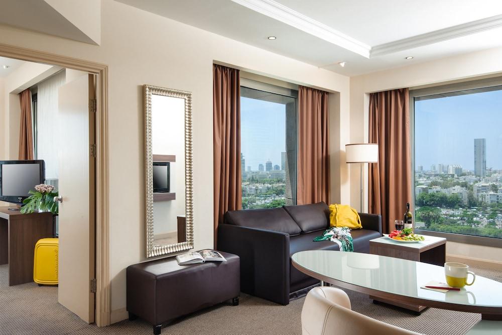 Leonardo City Tower Hotel Tel Aviv Giv'atayim Dış mekan fotoğraf A suite at the Hilton Tel Aviv