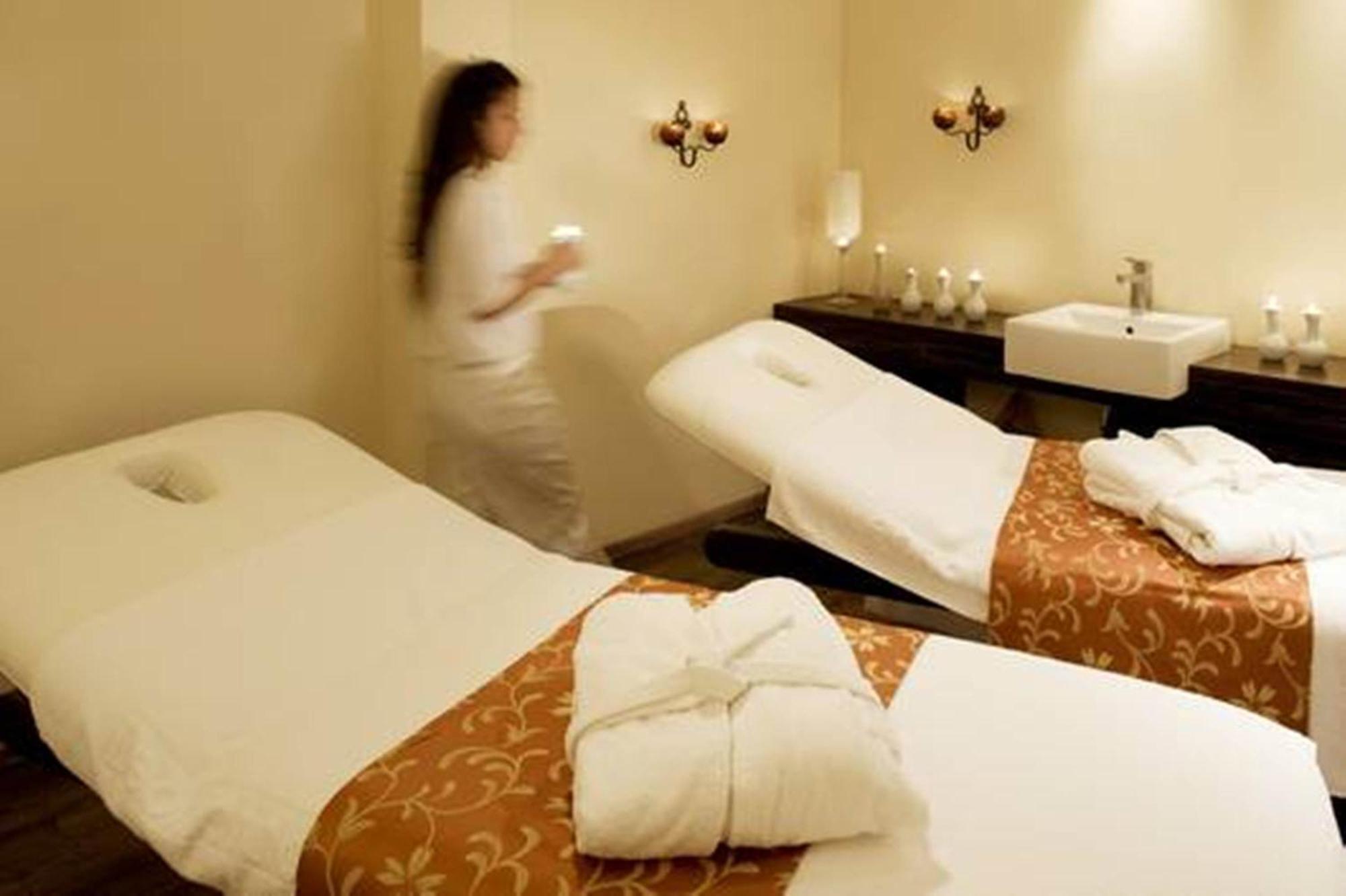 Leonardo City Tower Hotel Tel Aviv Giv'atayim Dış mekan fotoğraf A spa treatment room