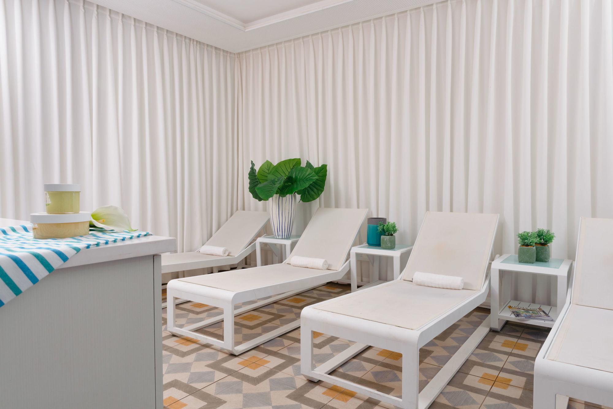 Leonardo City Tower Hotel Tel Aviv Giv'atayim Dış mekan fotoğraf Spa at The Ivy Hotel