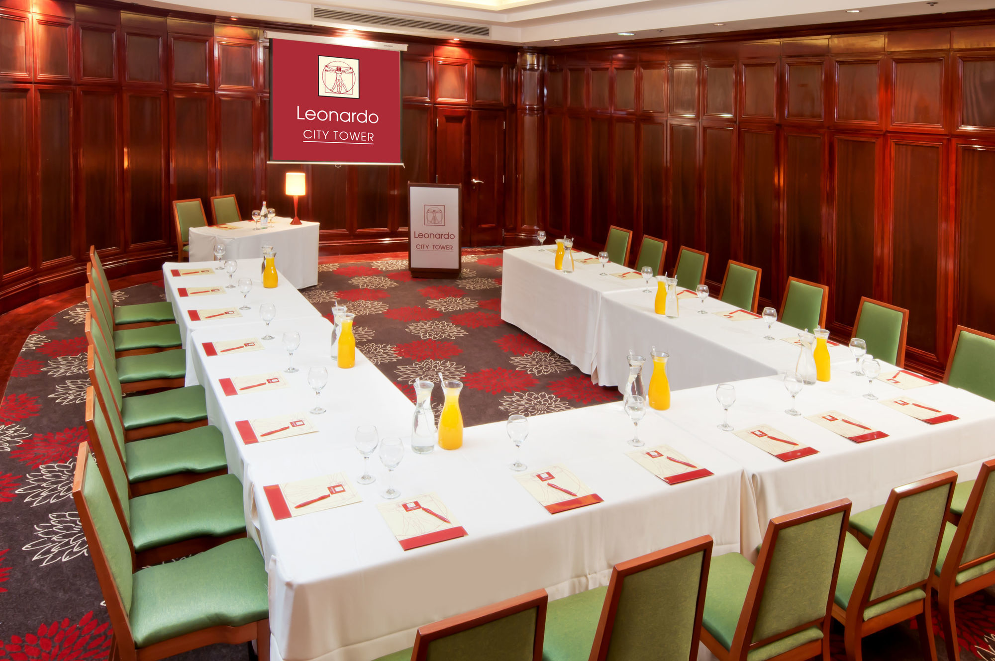 Leonardo City Tower Hotel Tel Aviv Giv'atayim Dış mekan fotoğraf U-shaped table layout