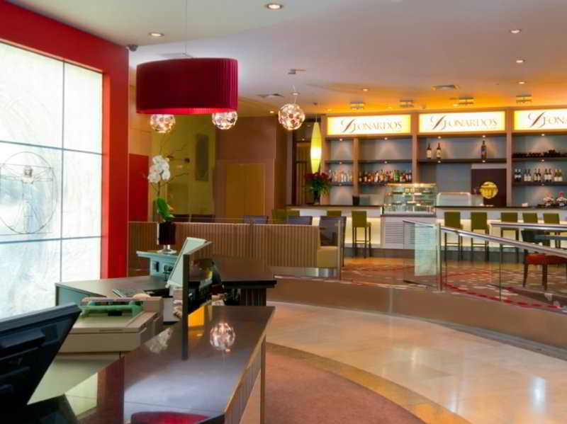 Leonardo City Tower Hotel Tel Aviv Giv'atayim Dış mekan fotoğraf The bar at the hotel